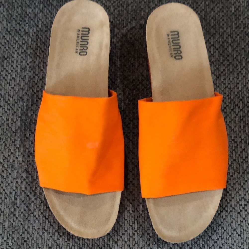 Munro American slides.  Size 11N